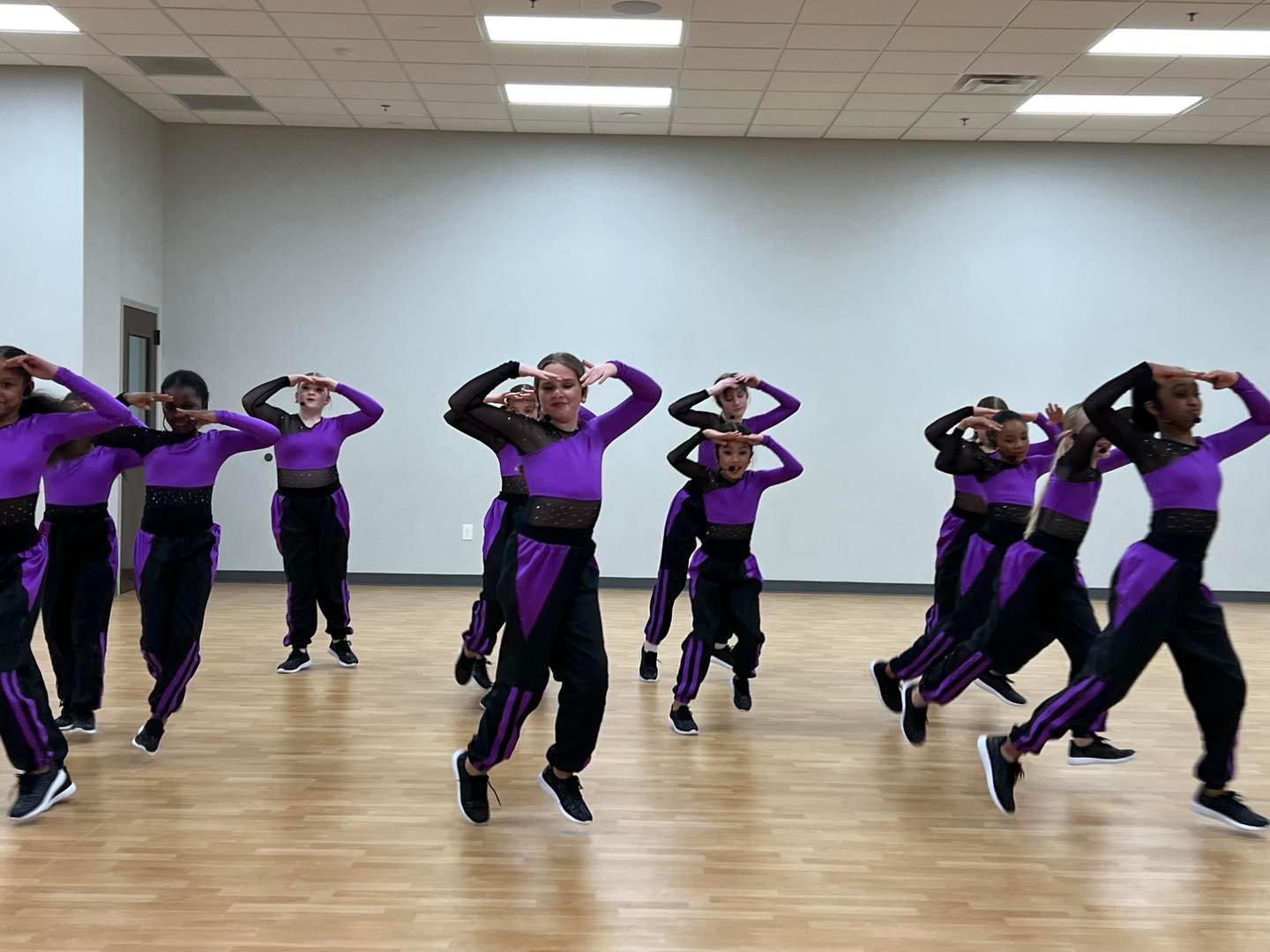 326235129_889342945706631_1018530297360652309_n